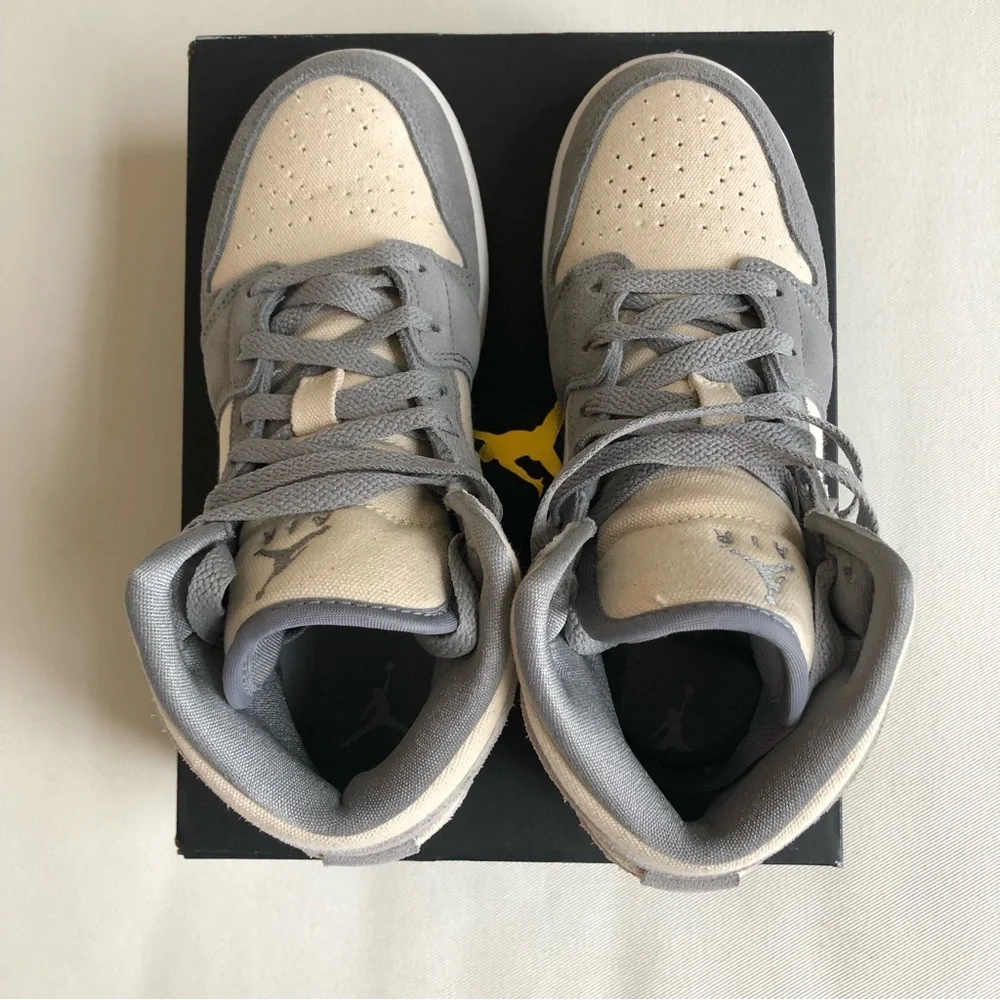 Nike Air Jordan 1 Mid Coconut Milk / Particle Grey Size 4